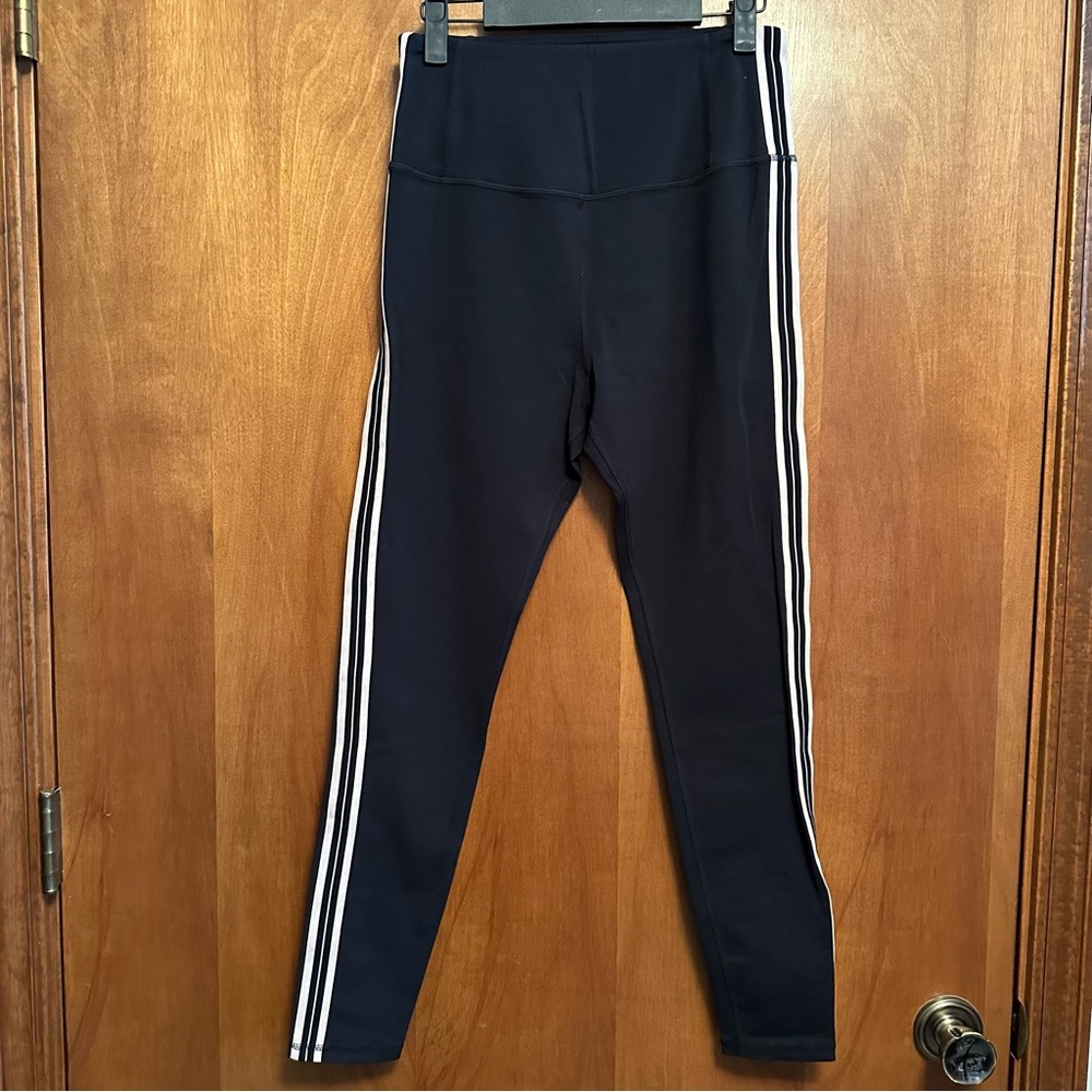 Glyder‎ Leggings Black with Pink Stripe Medium